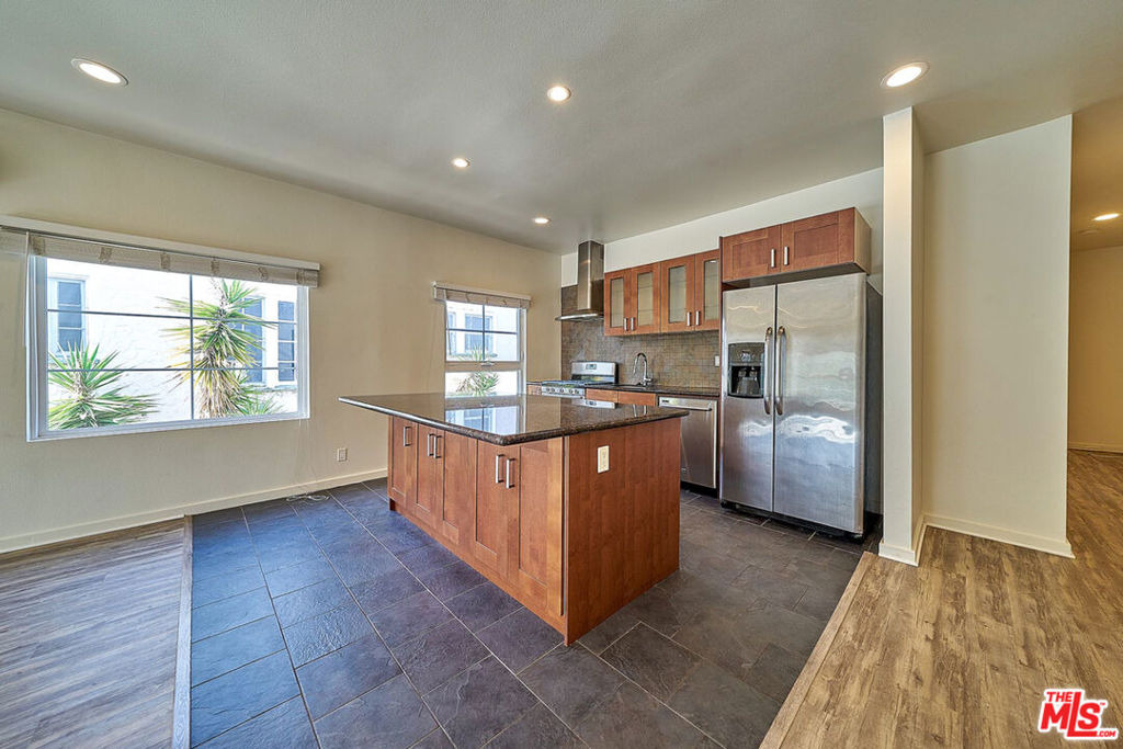 614 N Genesee Avenue - Photo 22