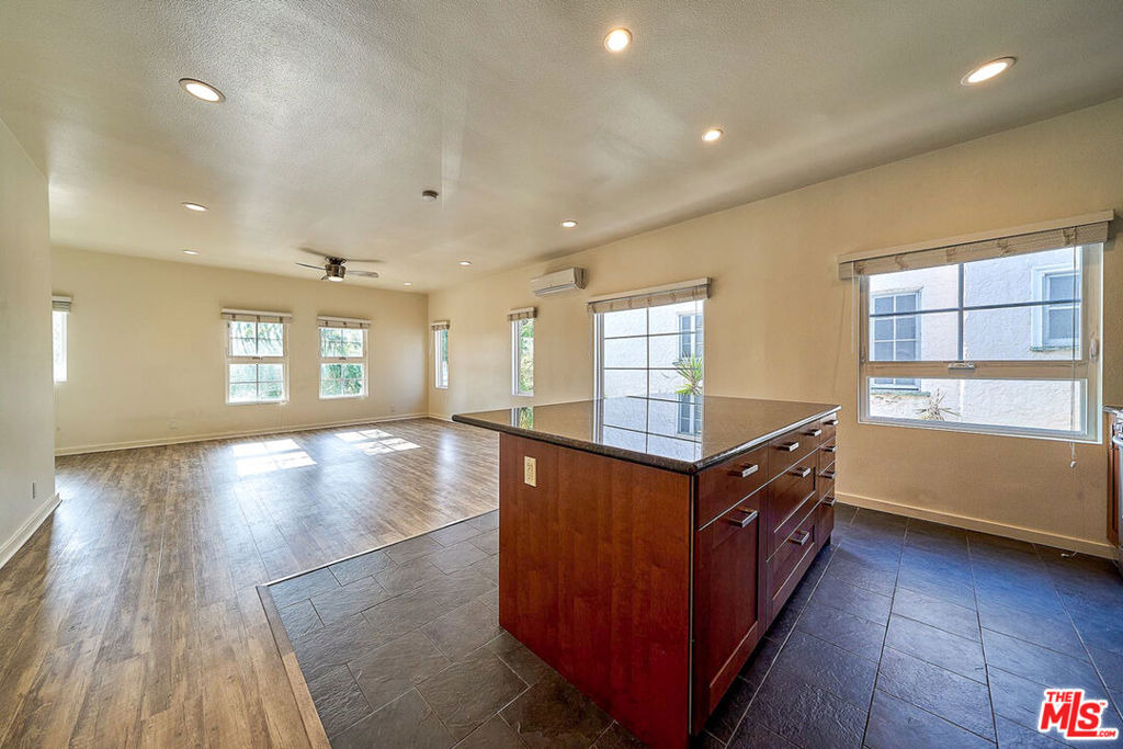 614 N Genesee Avenue - Photo 27
