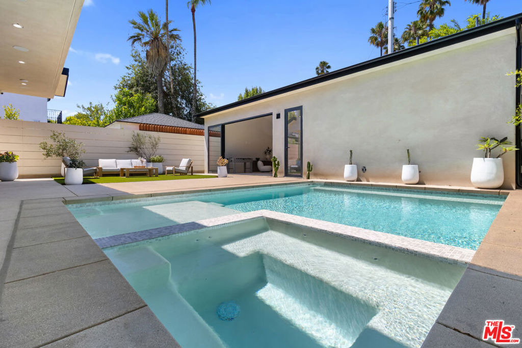 15721 Addison Street - Photo 43