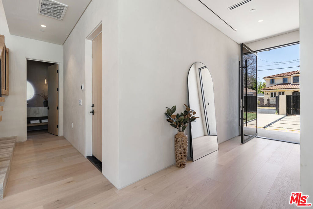 15721 Addison Street - Photo 18
