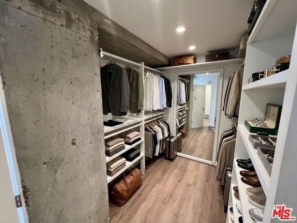 838 N Doheny Drive - Photo 10