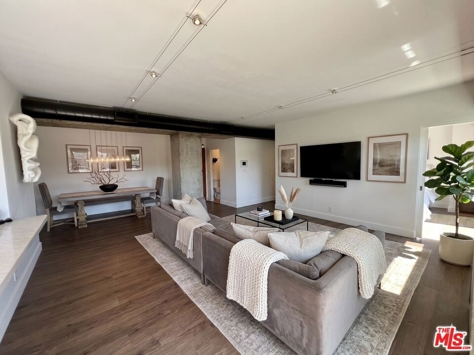 838 N Doheny Drive - Photo 1