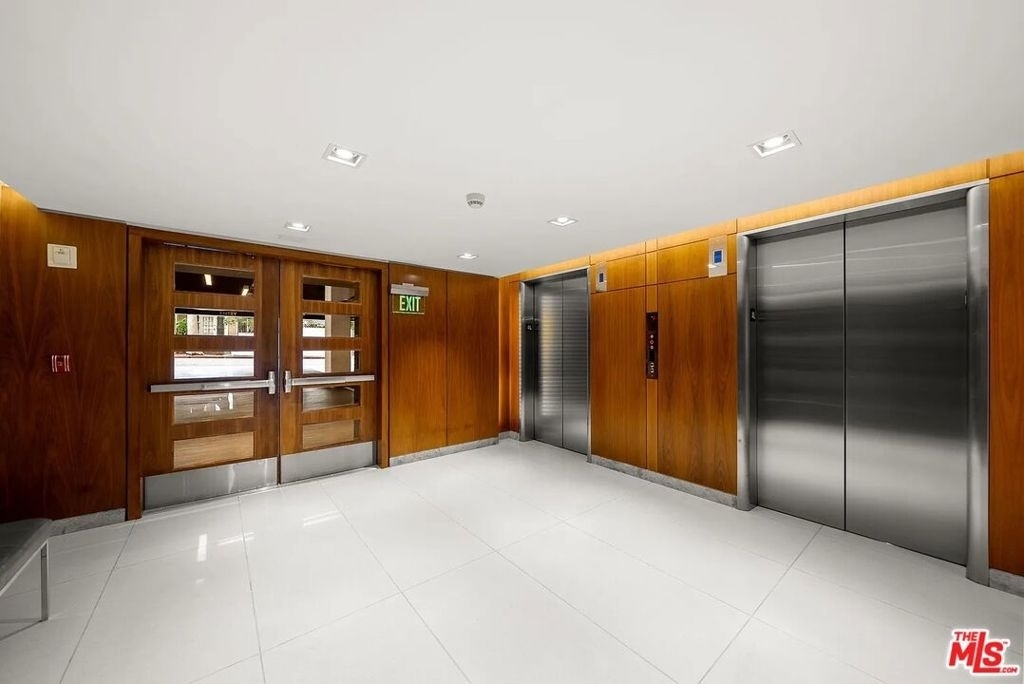 838 N Doheny Drive - Photo 19