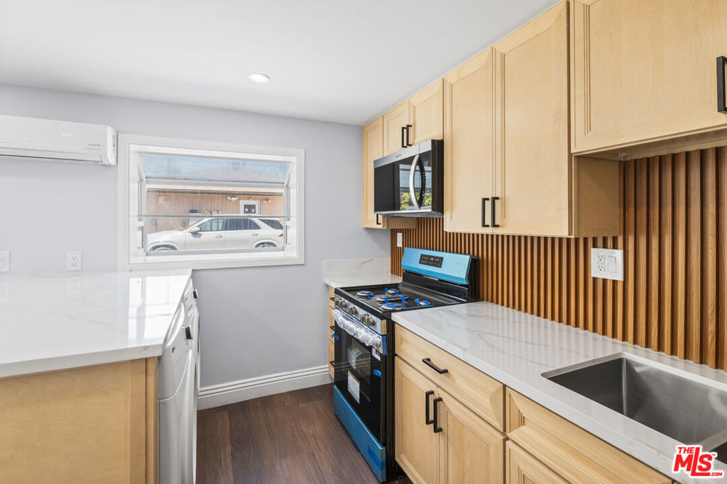 4622 W 149th Street - Photo 3