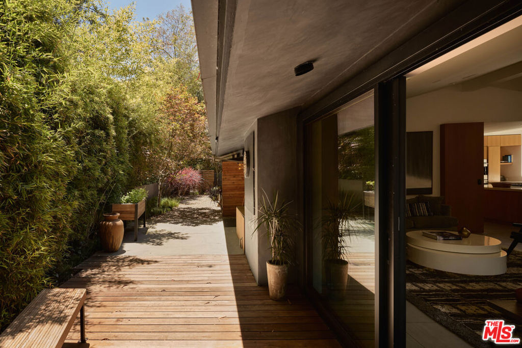 8970 Wonderland Park Avenue - Photo 4