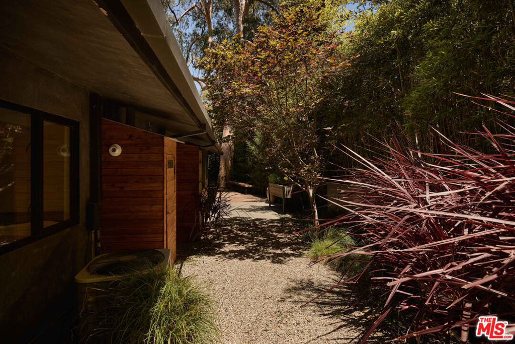8970 Wonderland Park Avenue - Photo 3