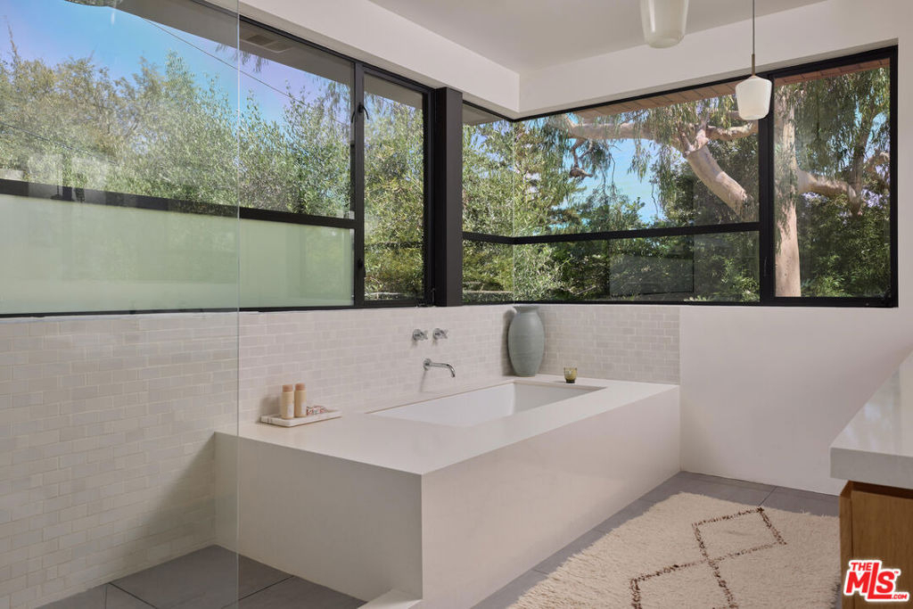 8970 Wonderland Park Avenue - Photo 20