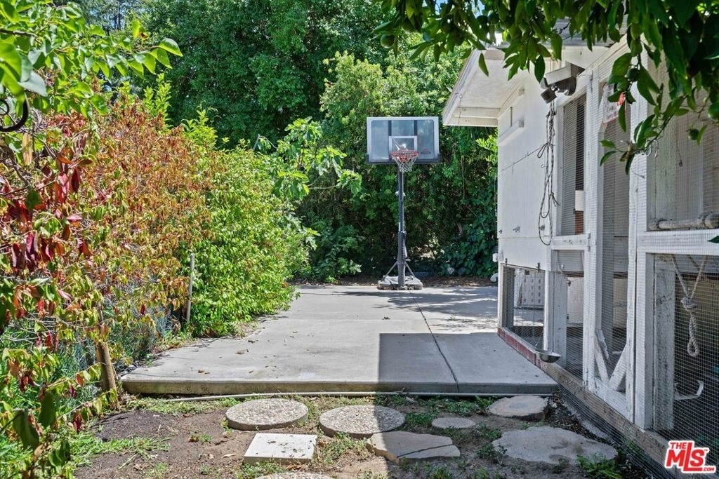 16582 Calneva Drive - Photo 44