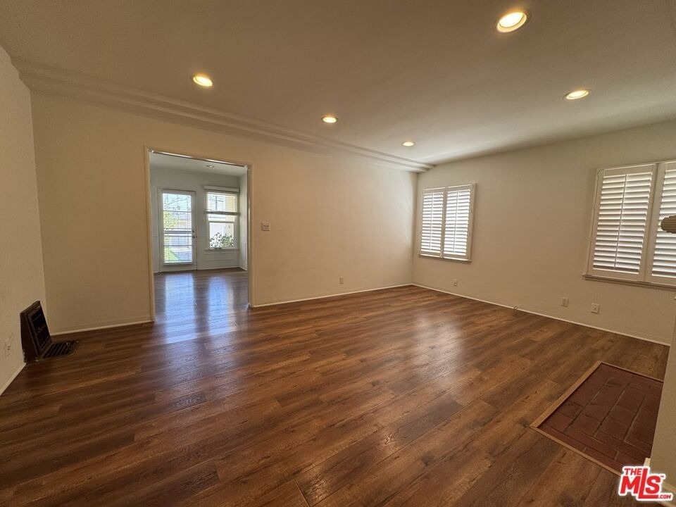 823 23rd Street - Photo 3
