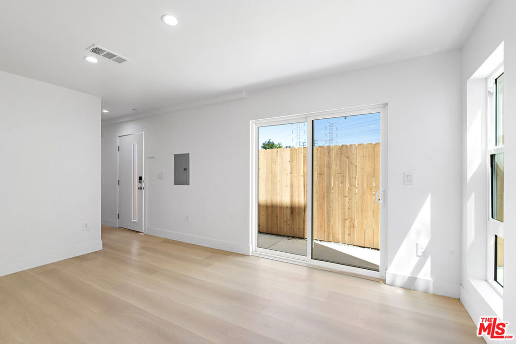 10963 Calvert - Photo 6