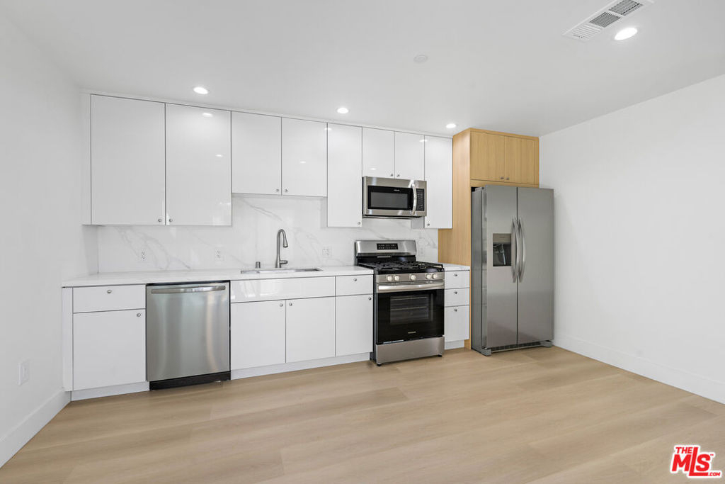 10963 Calvert - Photo 4