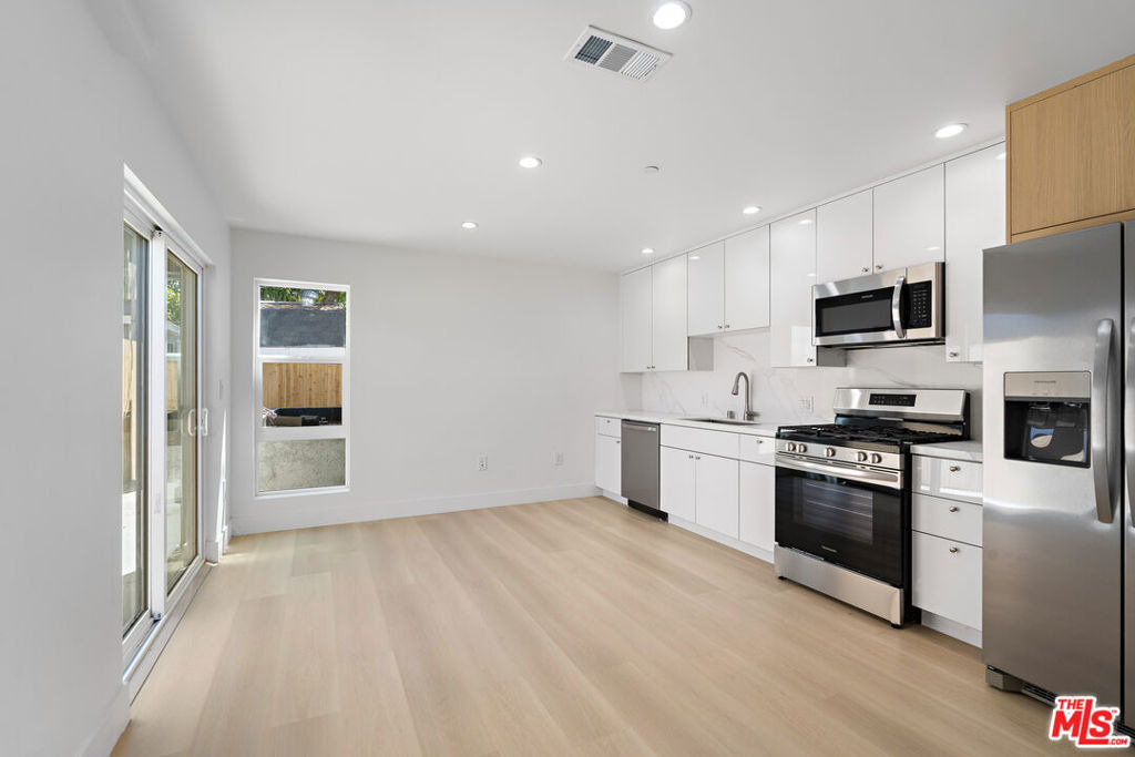 10963 Calvert - Photo 0