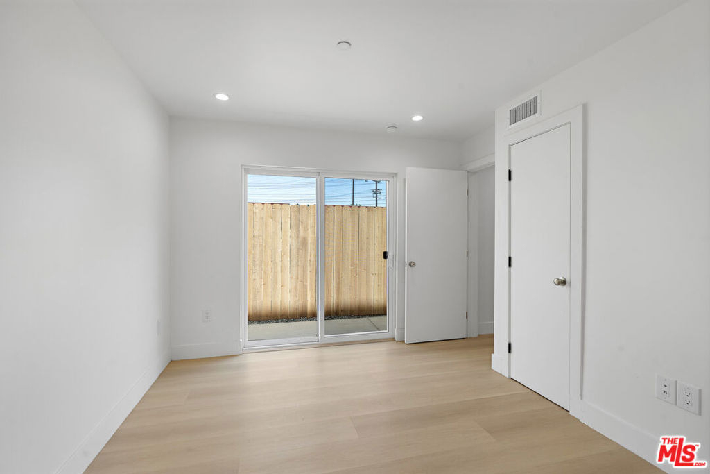10963 Calvert - Photo 7