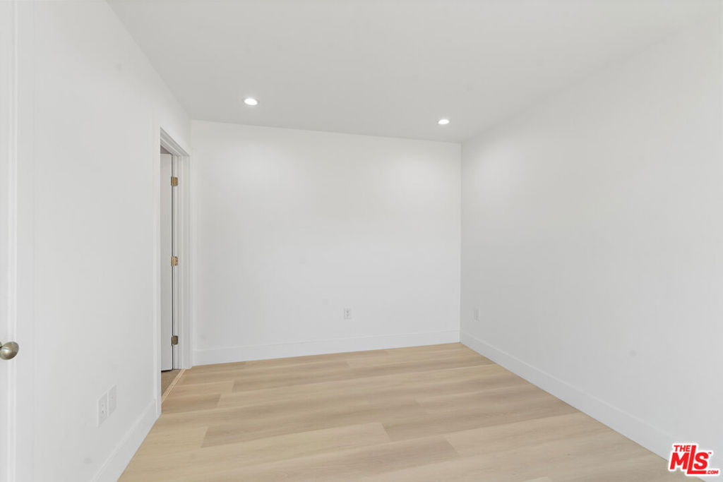 10963 Calvert - Photo 9