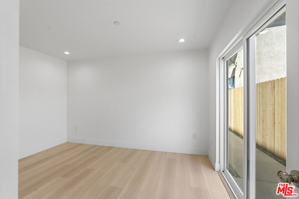 10963 Calvert - Photo 8