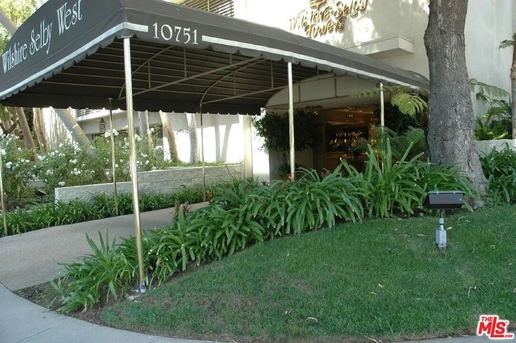 10751 Wilshire Boulevard - Photo 0