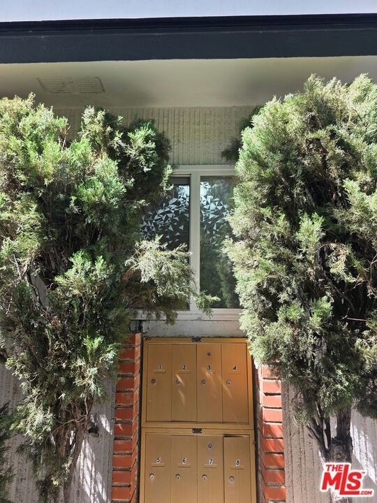 1922 N Vista Del Mar Avenue - Photo 4