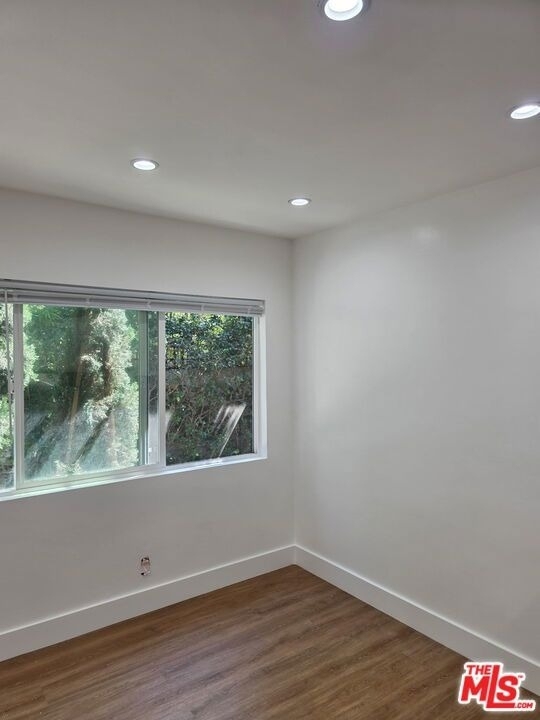 1922 N Vista Del Mar Avenue - Photo 3