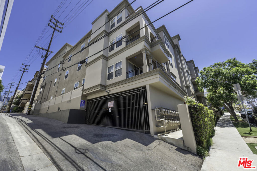 1820 Benecia Avenue - Photo 8