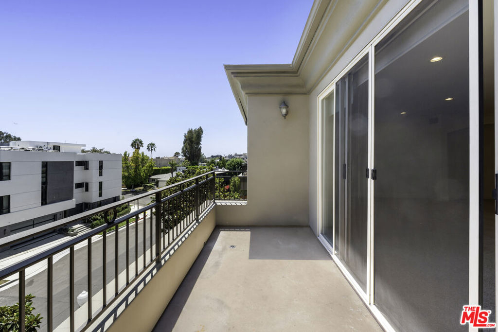 1820 Benecia Avenue - Photo 29