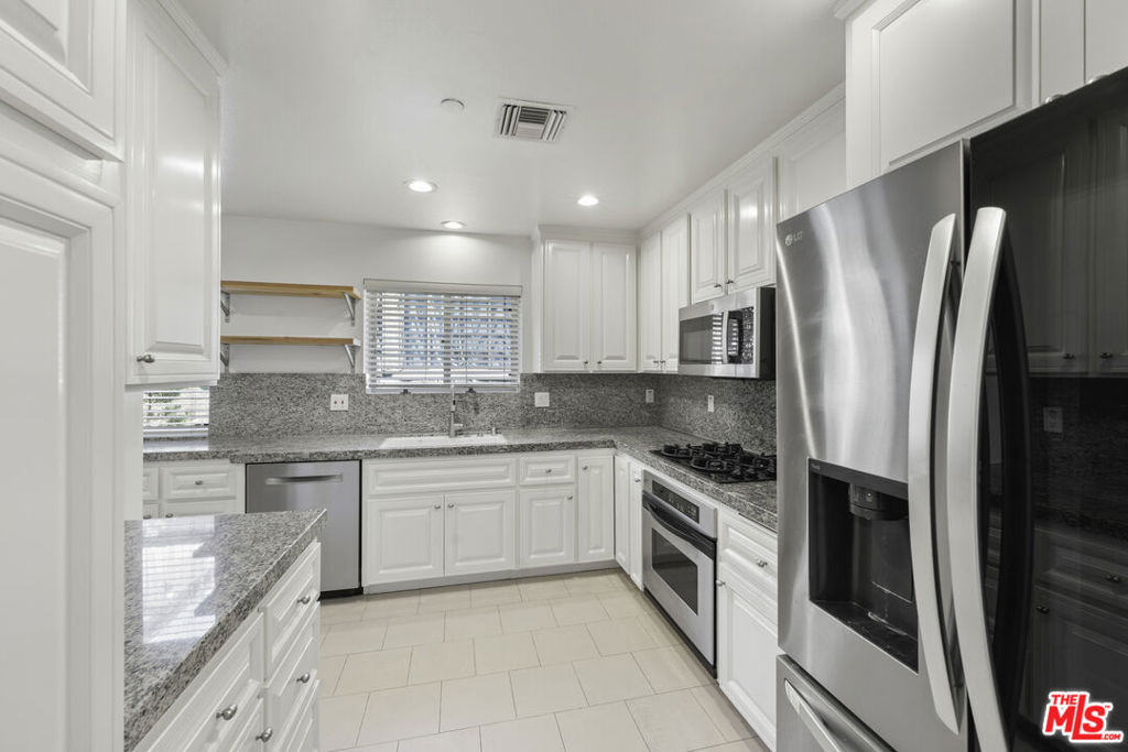 1820 Benecia Avenue - Photo 36