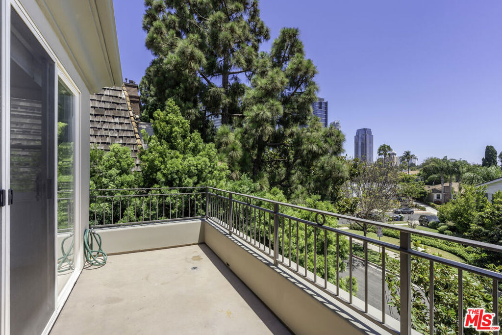 1820 Benecia Avenue - Photo 30