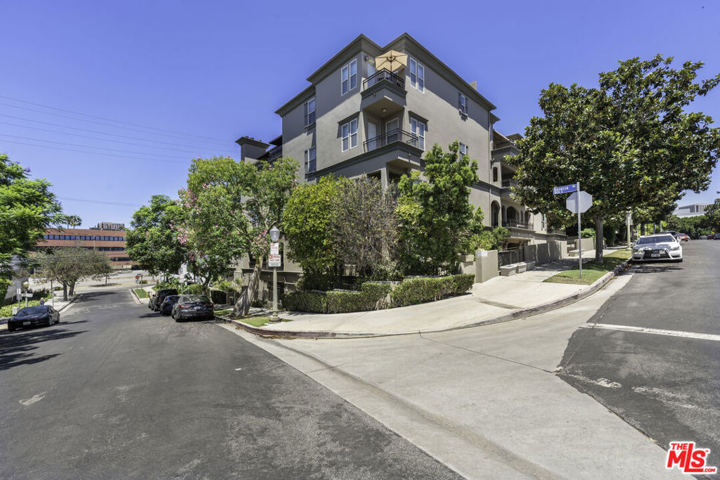 1820 Benecia Avenue - Photo 1