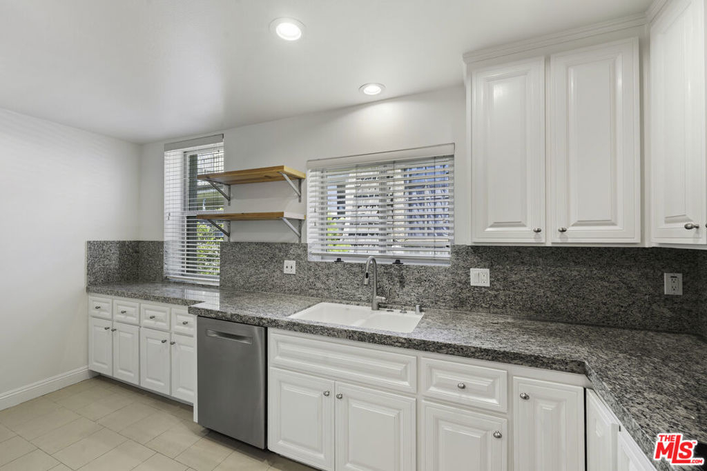 1820 Benecia Avenue - Photo 38