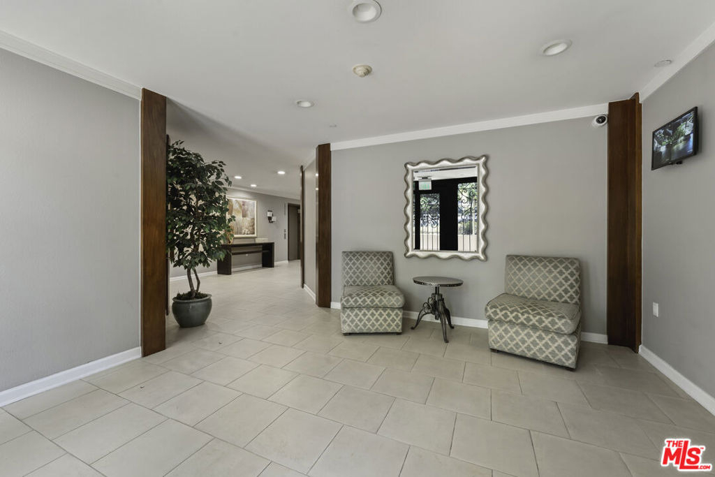 1820 Benecia Avenue - Photo 4