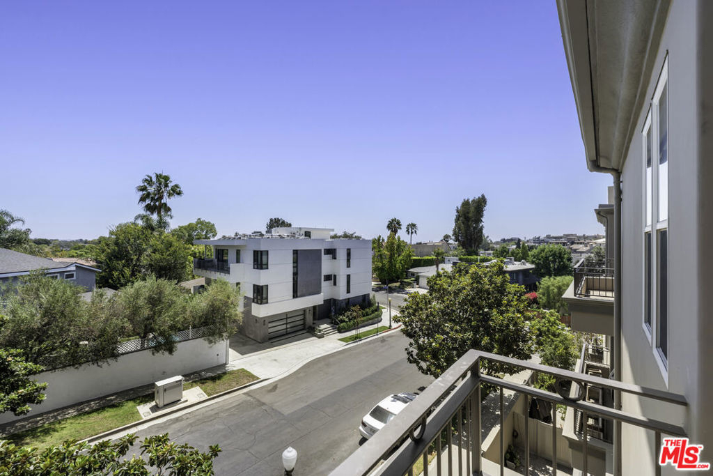 1820 Benecia Avenue - Photo 32