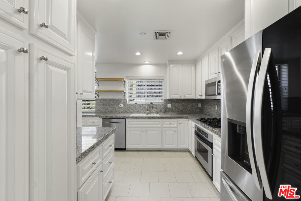 1820 Benecia Avenue - Photo 35
