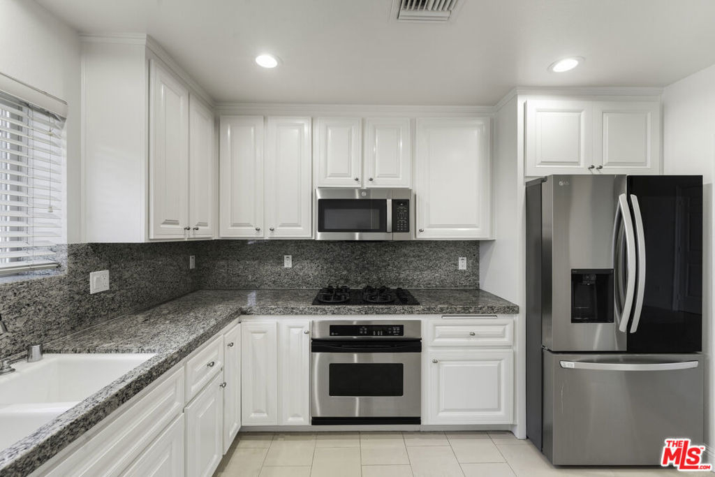 1820 Benecia Avenue - Photo 40