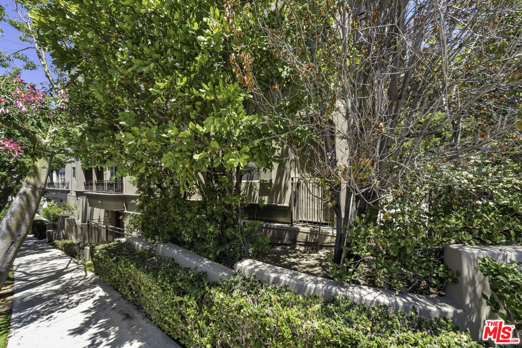 1820 Benecia Avenue - Photo 2