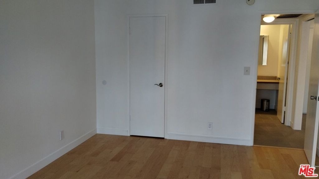 740 N Kings Road - Photo 14