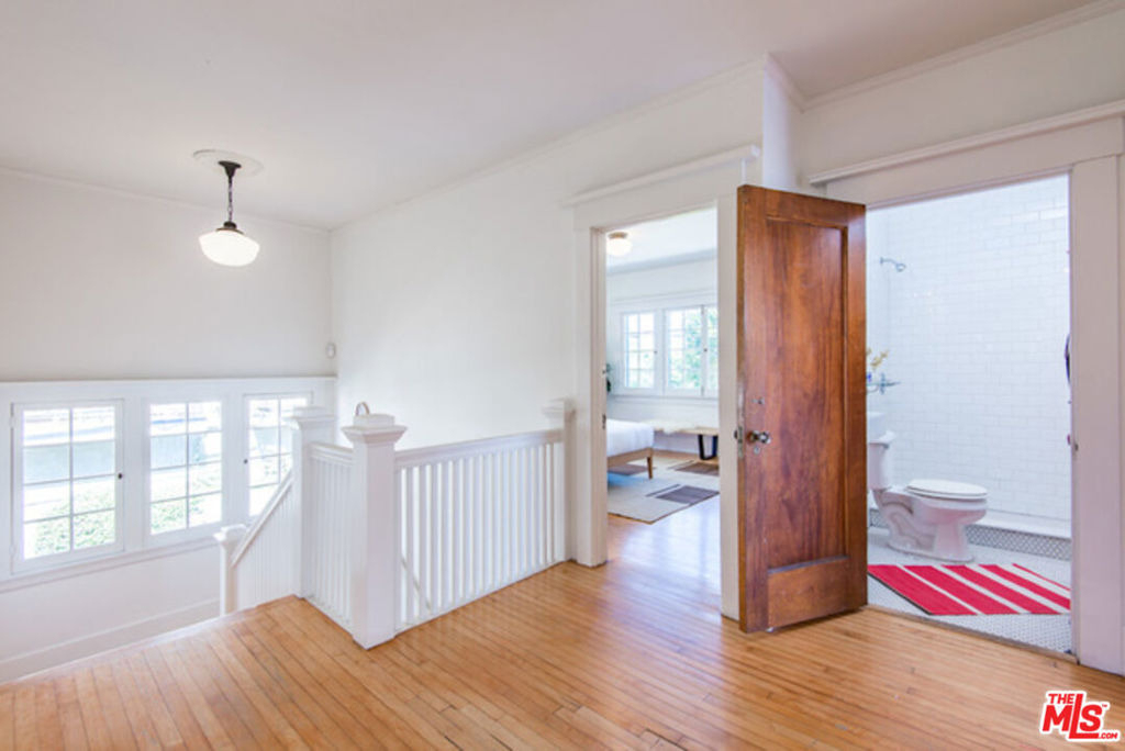 2417 Walgrove Avenue - Photo 10
