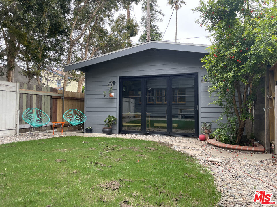 2417 Walgrove Avenue - Photo 16