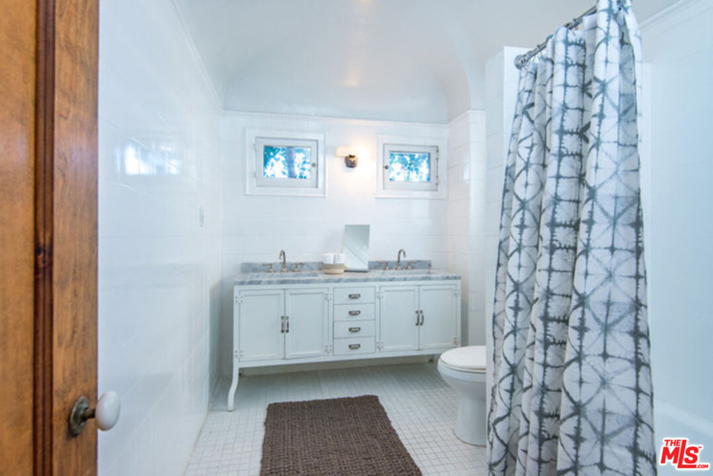 2417 Walgrove Avenue - Photo 12