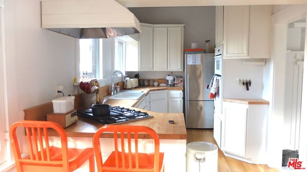 2417 Walgrove Avenue - Photo 9