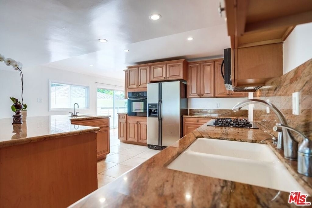 7230 W 90th Street - Photo 8