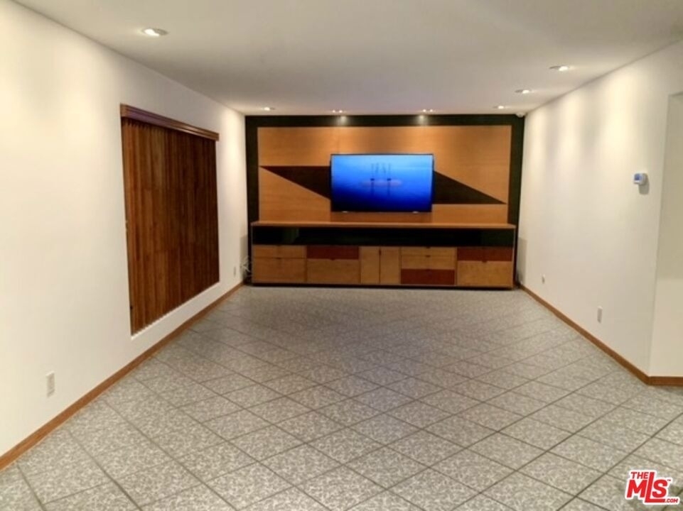970 Palm Avenue - Photo 4