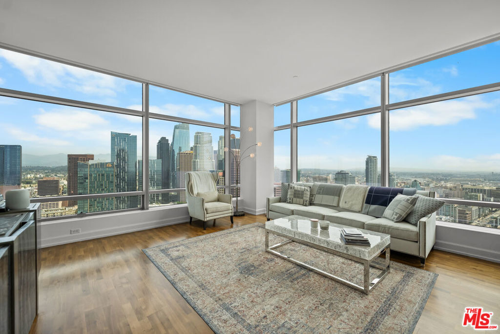 900 W Olympic Boulevard - Photo 0