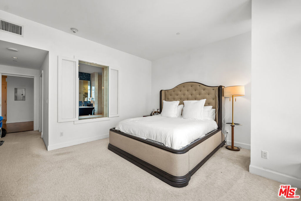 900 W Olympic Boulevard - Photo 22