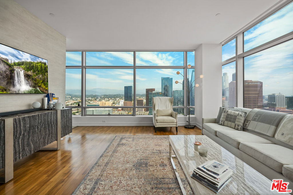 900 W Olympic Boulevard - Photo 3