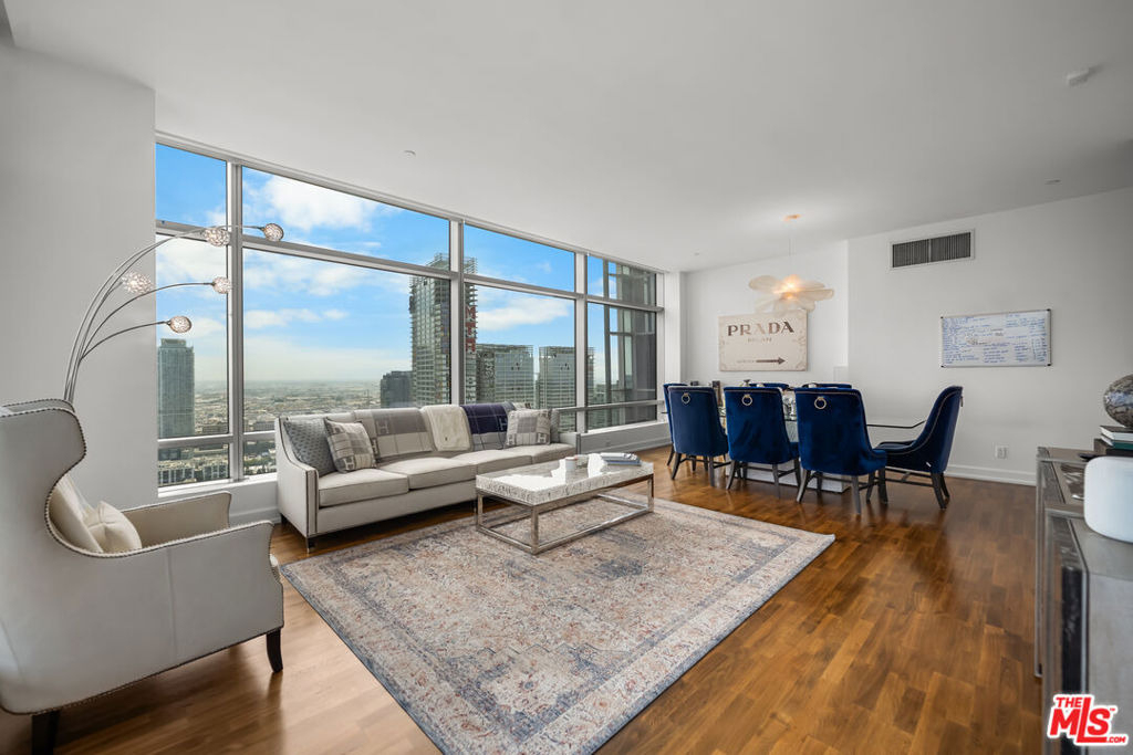 900 W Olympic Boulevard - Photo 7