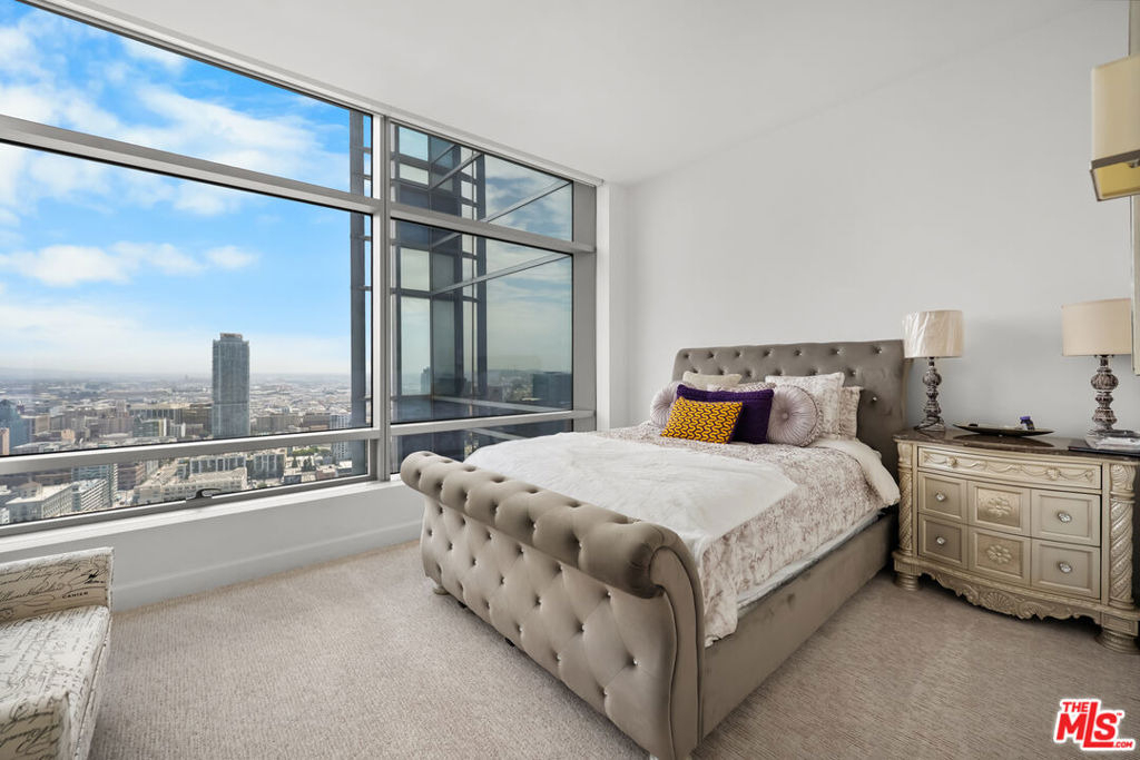 900 W Olympic Boulevard - Photo 34