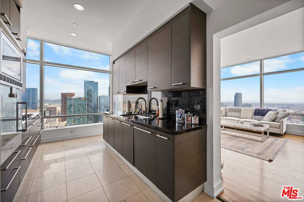900 W Olympic Boulevard - Photo 12