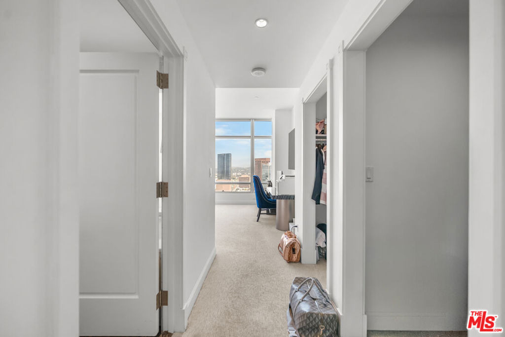 900 W Olympic Boulevard - Photo 18