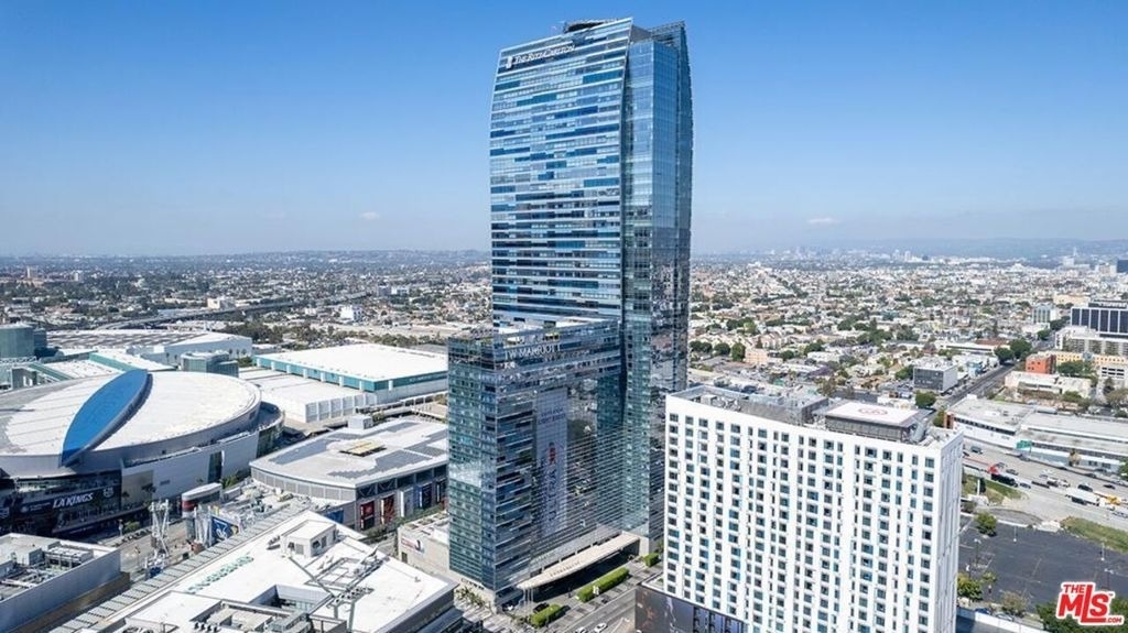 900 W Olympic Boulevard - Photo 39