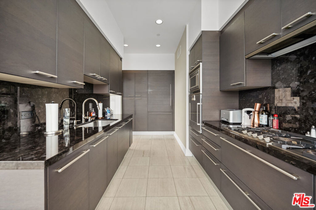900 W Olympic Boulevard - Photo 11