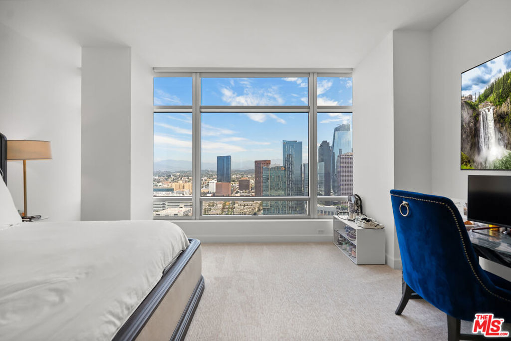 900 W Olympic Boulevard - Photo 19